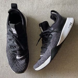 Nike Elite Trainer Athletic Sneakers
